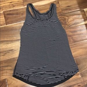 Lululemon tank🖤🤍